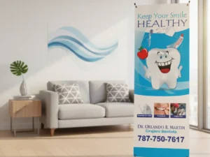 X-Banner publicitario en sala de espera para promoción de servicios